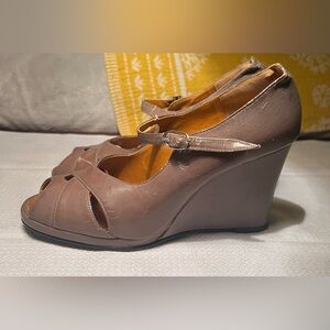 1970s vintage leather open-toe platform shoes made by QualiCraft in Italy